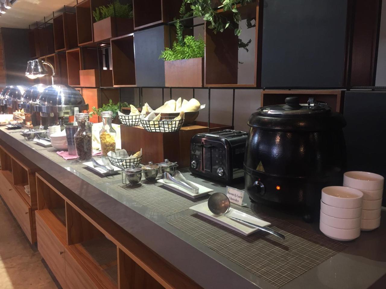 Ferra Hotel And Garden Suites Balabag  Εξωτερικό φωτογραφία